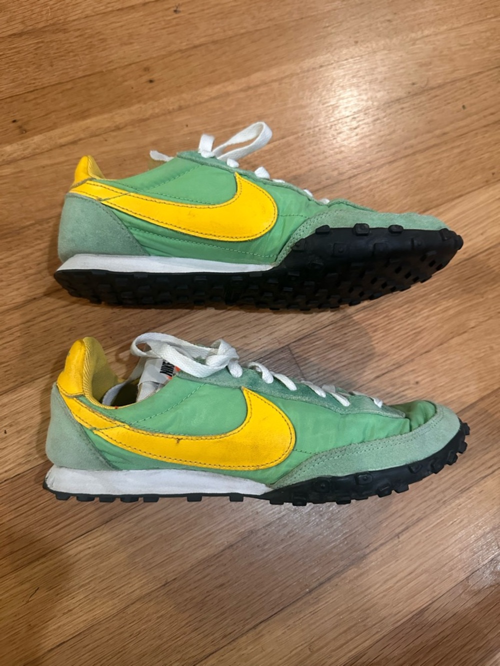 NIKE Waffle Racer in ‘Green Nebula/Amarillo’ wmns 7